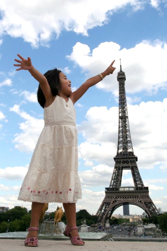 Child and Eiffel Tower