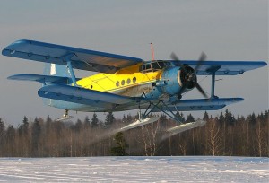 800px-Antonov_An-2R_on_ski_Ryabtsev