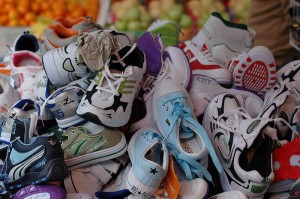 800px-Shoes_and_Fruit_(p365_20)