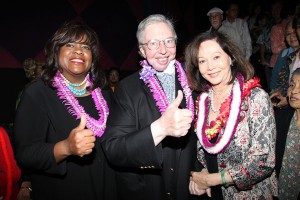 Chaz_Hammel-Smith,_Roger_Ebert,_and_Nancy_Kwan_at_the_Hawaii_International_Film_Festival_in_October_2010